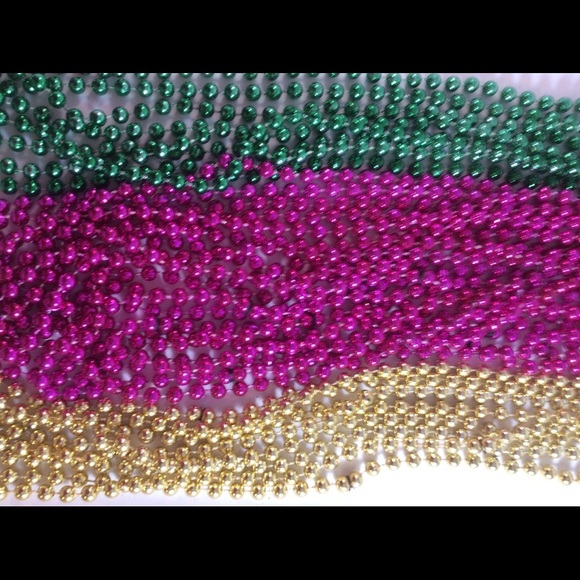 Mardi Gras Beads Bundle New Colors Magenta Green Gold 18 Strands - Picture 7 of 7